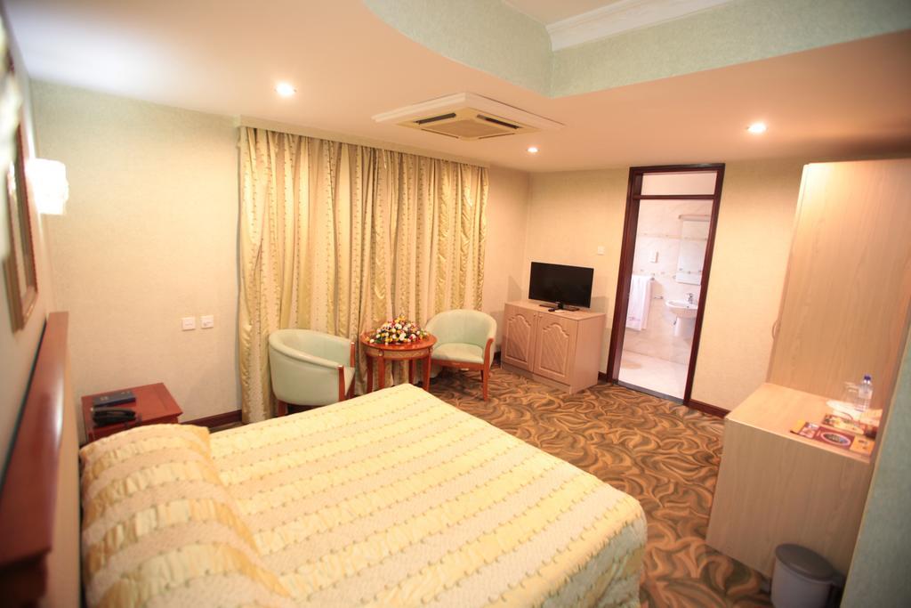 City Royal Resort Hotel Kyambogo  Exteriér fotografie