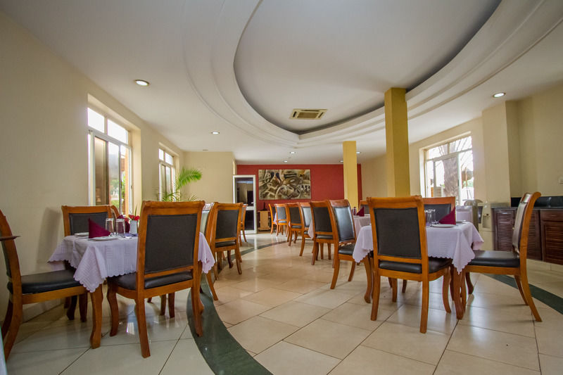 City Royal Resort Hotel Kyambogo  Exteriér fotografie