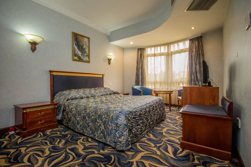 City Royal Resort Hotel Kyambogo  Exteriér fotografie