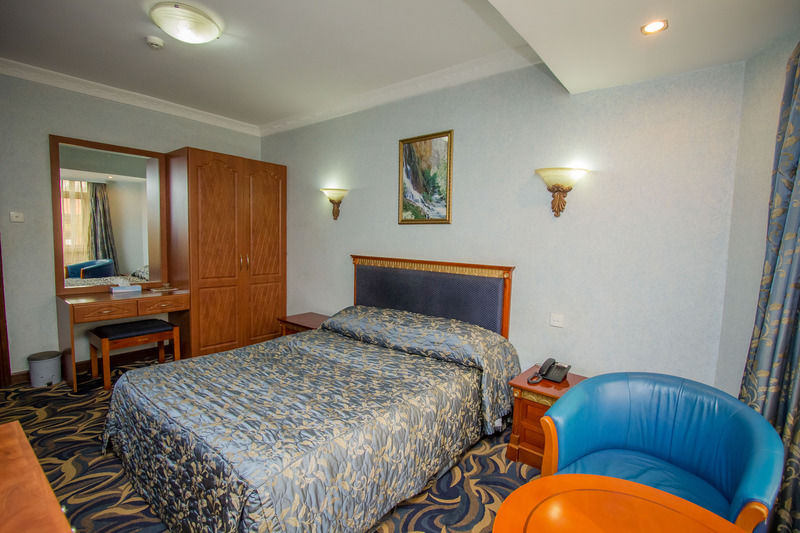 City Royal Resort Hotel Kyambogo  Exteriér fotografie