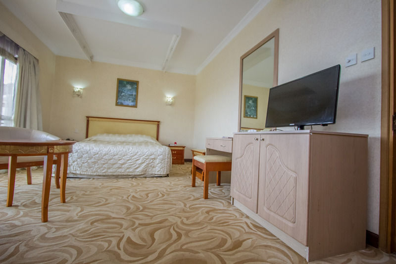 City Royal Resort Hotel Kyambogo  Exteriér fotografie