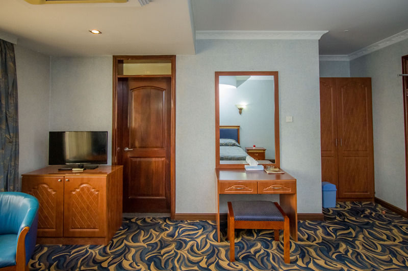City Royal Resort Hotel Kyambogo  Exteriér fotografie