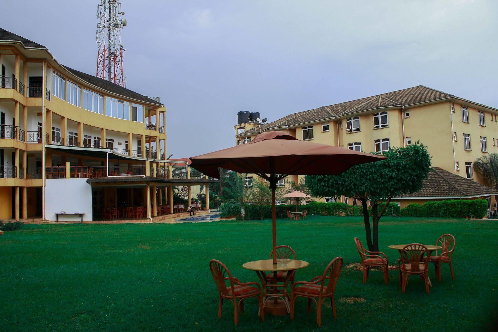 City Royal Resort Hotel Kyambogo  Exteriér fotografie