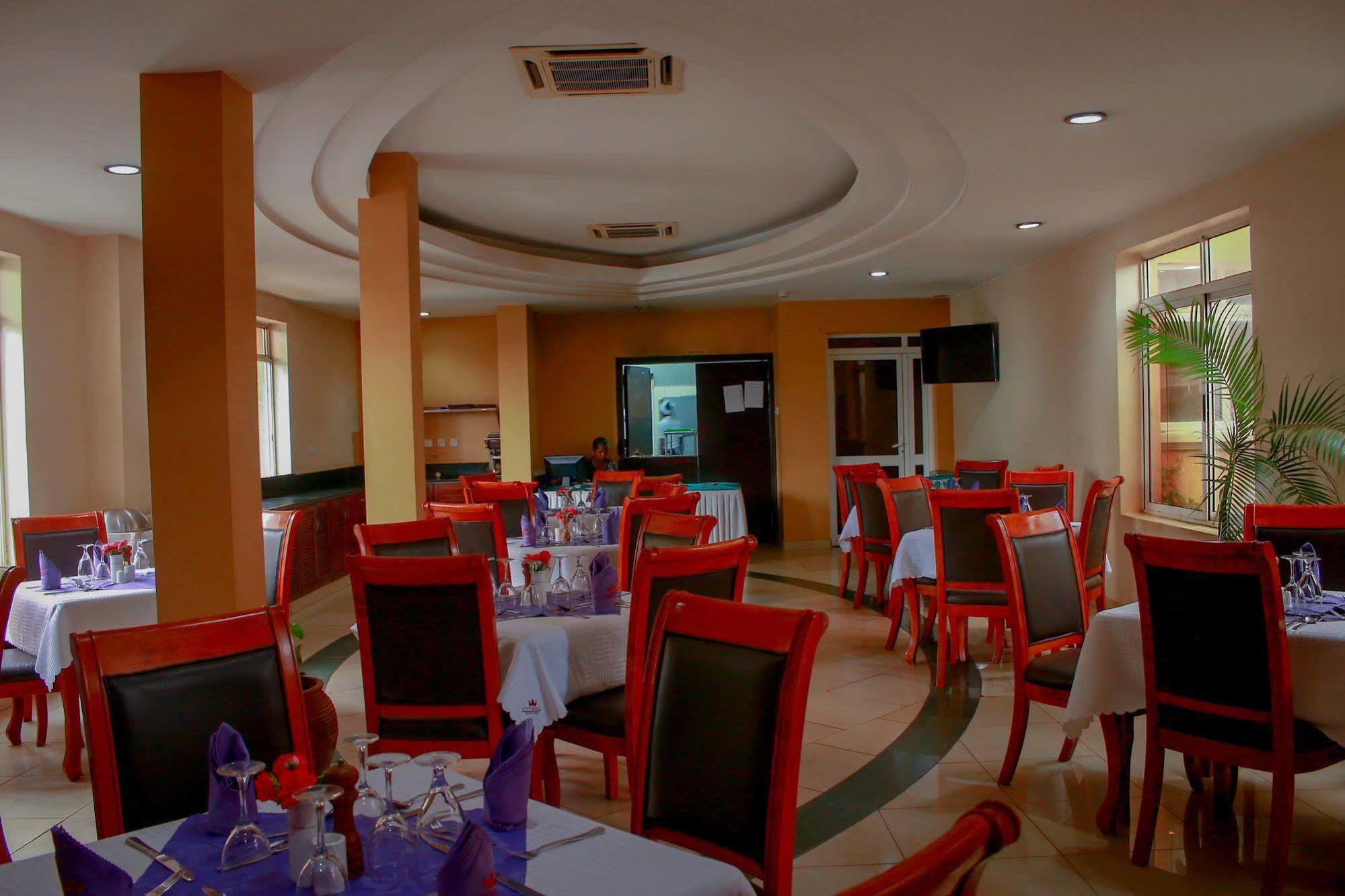 City Royal Resort Hotel Kyambogo  Exteriér fotografie