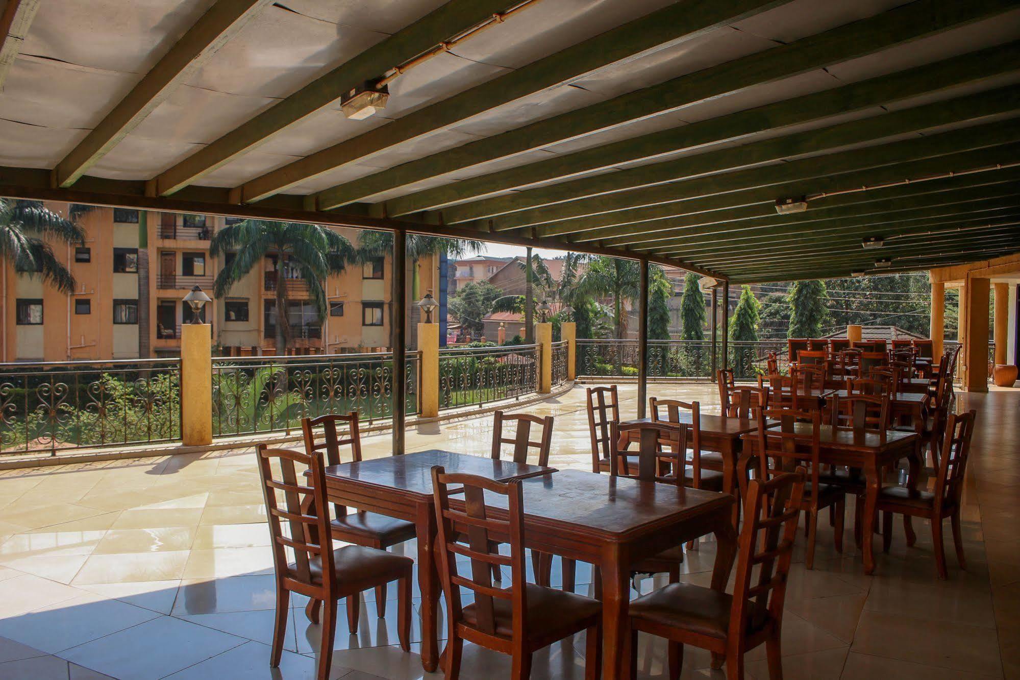 City Royal Resort Hotel Kyambogo  Exteriér fotografie
