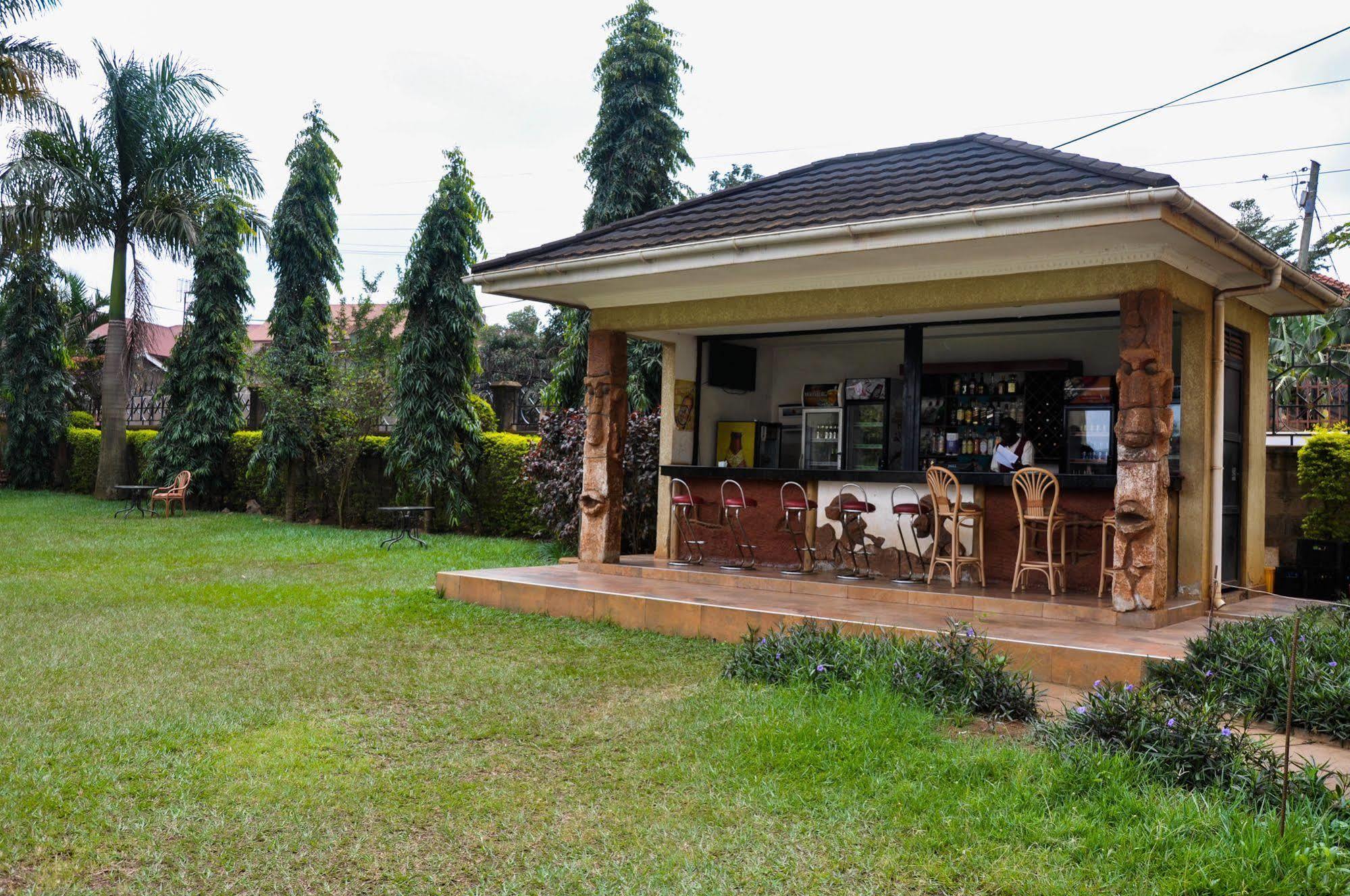 City Royal Resort Hotel Kyambogo  Exteriér fotografie